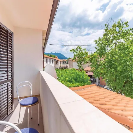 Ferienhaus Four Bedroom Holiday In Brest Pod Uckom Lupoglav (Istria)